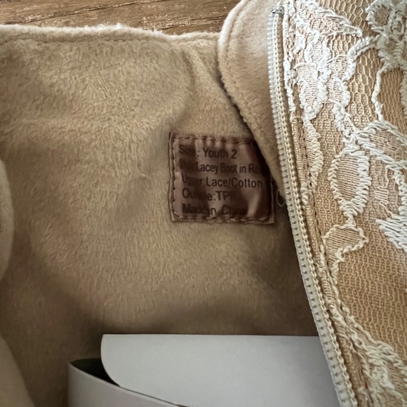 NWOT Joyfolie Lacey Boot in Rose - Picture 11 of 13